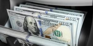 الدولار يصعد بدعم توقعات الفائدة والين يتراجع مجدداً دون 160