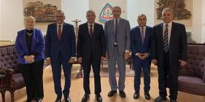 رئيس جامعة الزقازيق يستقبل وكيل معهد إعداد القادة الأسبق في ختام برنامج تأهيل القيادات الجامعية