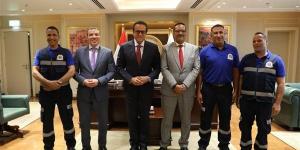 وزير الصحة يكرم فريقًا من رجال الإسعاف ويؤكد: خط الدفاع الأول لإنقاذ الأرواح