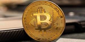 بيتكوين نقفز مع تراجع رهانات رفع الفائدة الأمريكية المرتقبة