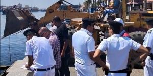 إزالة 9 مراسي مخالفة على النيل في رأس البر ضمن أعمال الموجة 30