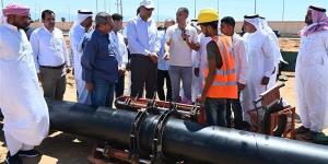 محافظ جنوب سيناء يتابع أعمال إنشاء خط المياه الجديد في نويبع