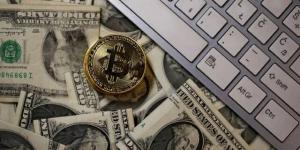 البيتكوين تتراجع دون 84,000 دولار وسط ضغوط تصحيحية