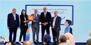 وزير التعليم يكرّم 17 معلما لجهودهم في البرنامج القومي لتنمية مهارات اللغة العربية