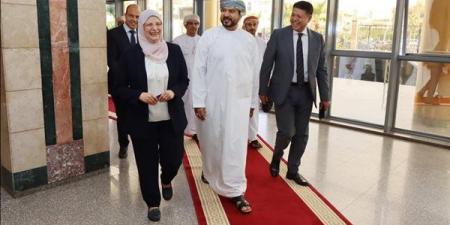رئيس التنمية الصناعية تستقبل وفدا عمانيا وتستعرض فرص الاستثمار ومجالات التعاون بين البلدين