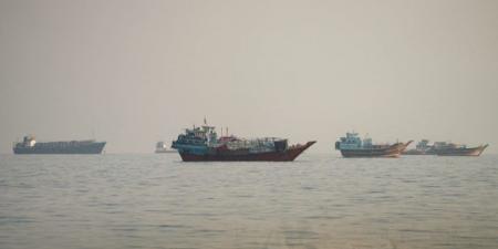 إيران تحذر السفن من استخدام “مسارات غير قانونية” في مضيق هرمز