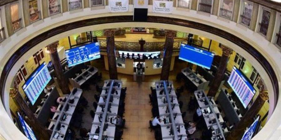 أخبار الاقتصاد اليوم: تراجع الدولار والحديد.. صعود البورصة الأمريكية والمصرية.. تحركات جديدة في أسعار العملات والذهب والصكوك الضريبية