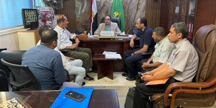وكيل الصحة بالفيوم يناقش طرق رفع كفاءة المستشفيات العامة والمركزية
