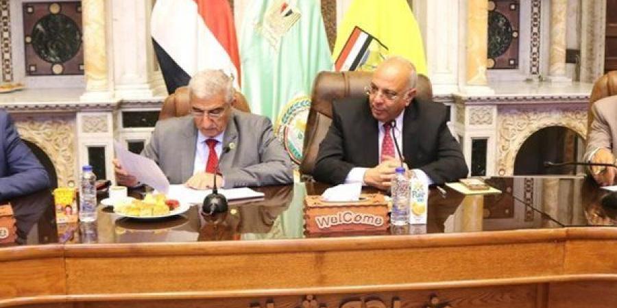 بحوث الصحراء وأكساد يبحثان تعزيز التعاون العربي لمواجهة التصحر والجفاف