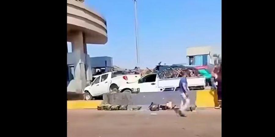 تريلا اقتحمت بوابة الرسوم، اللقطات الأولى لحادث تصادم السيارات بطريق بلبيس الإقليمي (فيديو)
