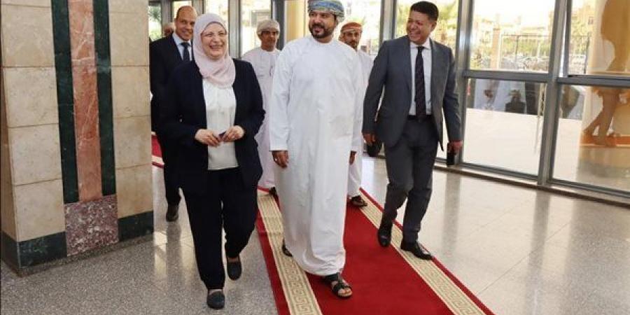 رئيس التنمية الصناعية تستقبل وفدا عمانيا وتستعرض فرص الاستثمار ومجالات التعاون بين البلدين