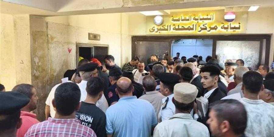 تعطل بين طابقين، الحماية المدنية تنقذ 6 محتجزين داخل مصعد محكمة المحلة (صور)