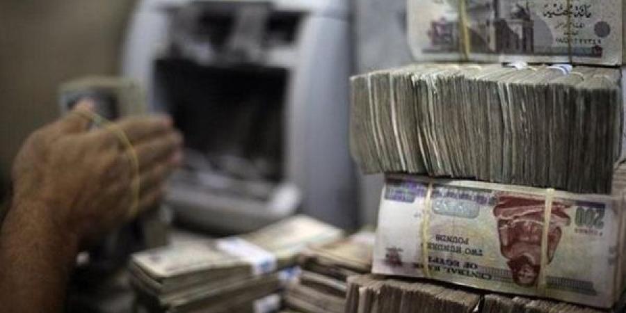 تتبع مسار 70 مليون جنيه، النيابة تخاطب البنك المركزي لكشف حسابات متهمين بغسل الأموال بالأسلحة