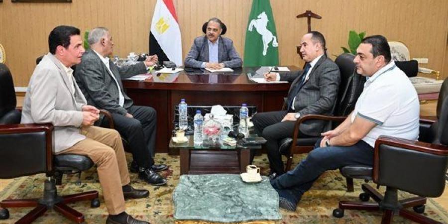 محافظ الشرقية يلتقي أعضاء النواب والشيوخ لبحث مطالب المواطنين وملفات التنمية