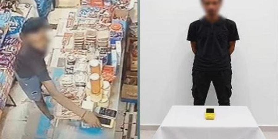 فيديو يفضح الجريمة.. ضبط لص سرق ماكينة دفع إلكتروني من محل بالإسكندرية