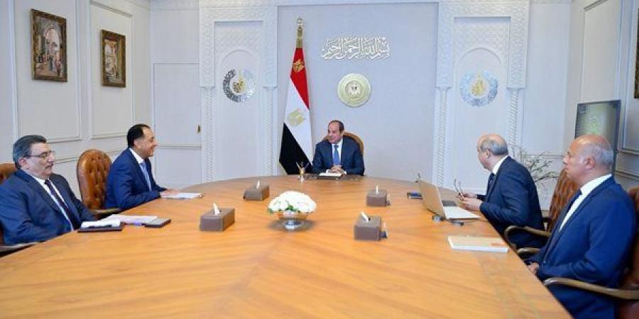 3 قرارات جمهورية مهمة بشأن البنك المركزي والرقابة الإدارية وتكليفات حاسمة من السيسي لـ وزير الطيران