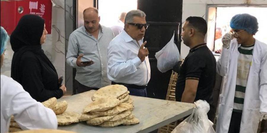 اللواء طارق مرزوق يتفقد مخبز محافظة الدقهلية بدكرنس للخبز المدعم