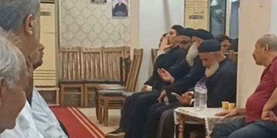 أسرة ضحية عقار المنيا تتلقى العزاء وسط حالة من الحزن (صور)