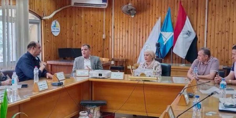 وكيل التعليم بدمياط يتابع ميدانيا فعاليات مبادرة مدرستي عنواني بالتجريبية المطورة