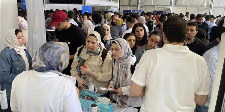 "شهادة التخرج لم تعد تضمن الوظيفة".. أين يذهب 743 ألف خريج مصري كل عام؟