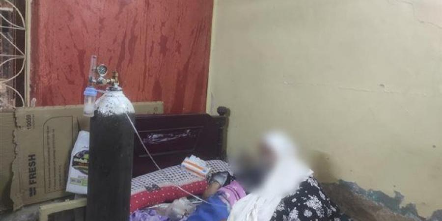 بعد استغاثتها، فريق طبي من «الصحة» يصل إلى منزل مواطنة تعاني من زيادة مفرطة في الوزن