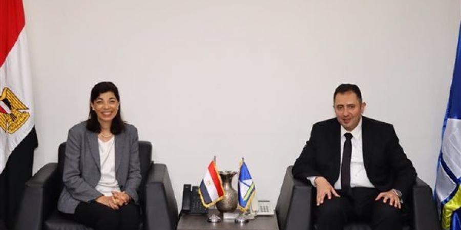 محافظ دمياط يبحث مع صندوق مساعدة ضحايا الاتجار بالبشر التعاون المشترك