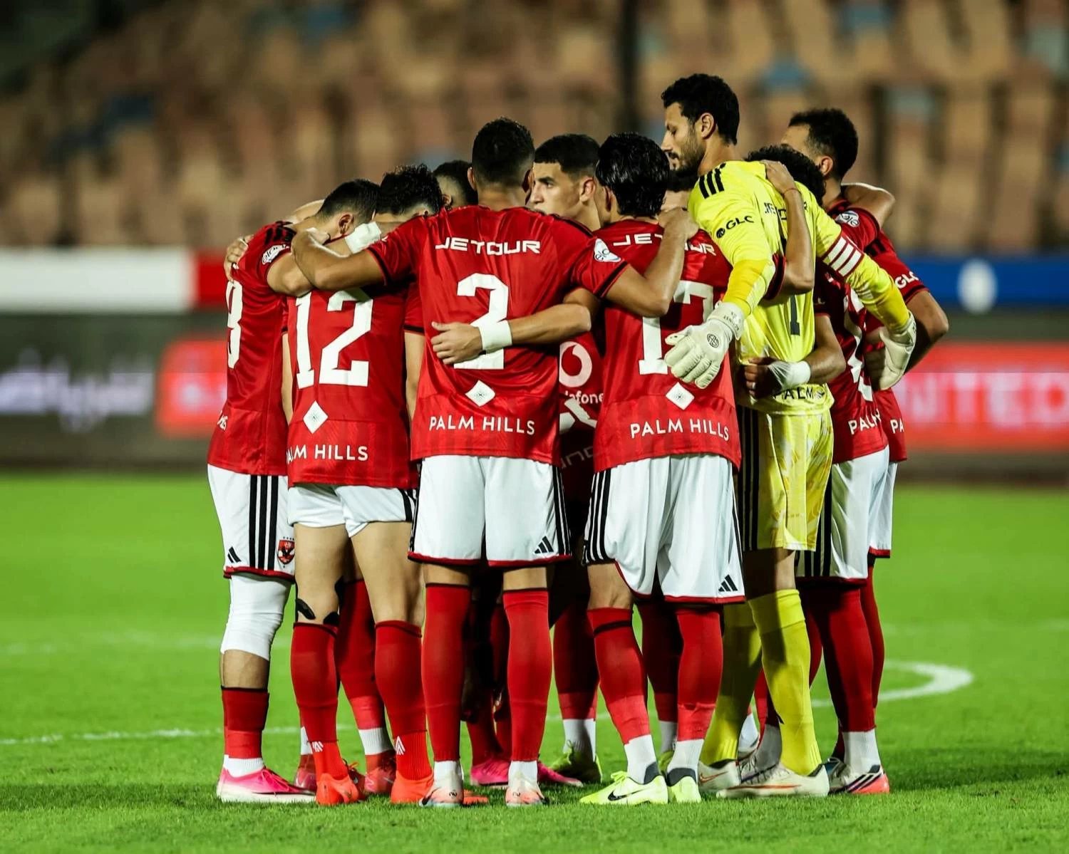 الأهلي يفتح باب الرحيل أمام نجمه.. مدحت شلبي يكشف